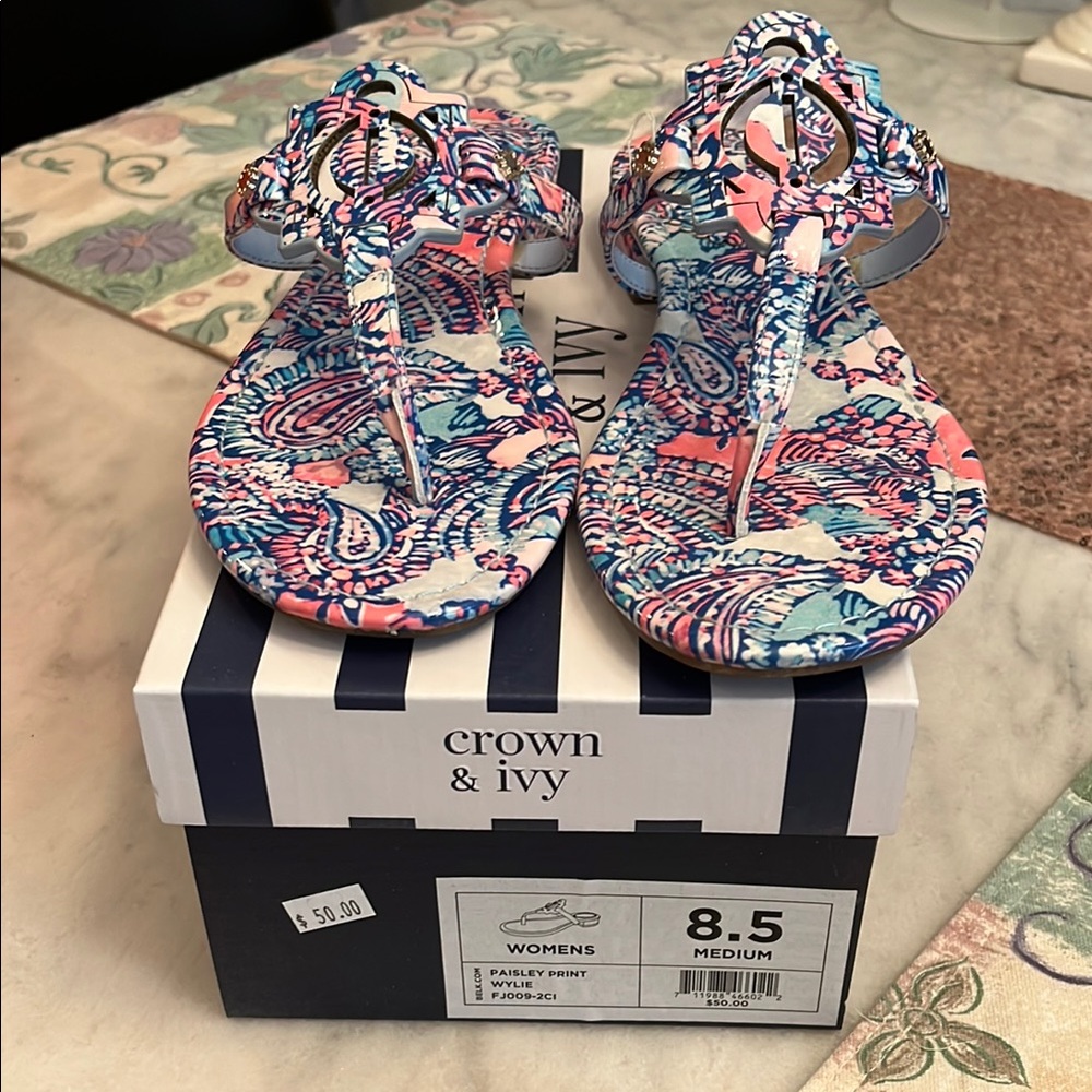 Crown & Ivy Women's Paisley Sandals